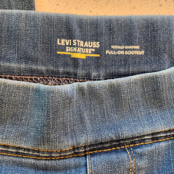 LEVI'S TOTALLY SHAPING PULL-0N BOOTCUT 10 LONG - Picture 2 of 5